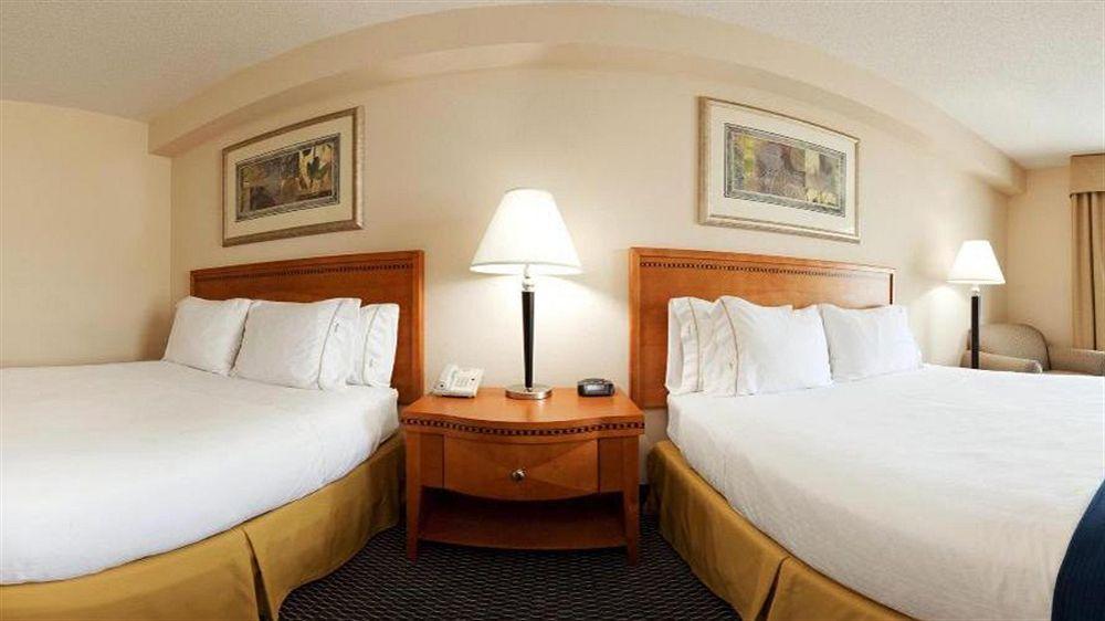 Holiday Inn Express Richmond-Brandermill-Hull Street By Ihg Extérieur photo