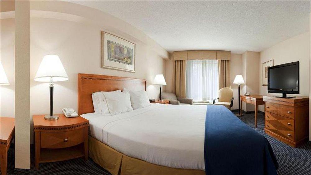 Holiday Inn Express Richmond-Brandermill-Hull Street By Ihg Extérieur photo