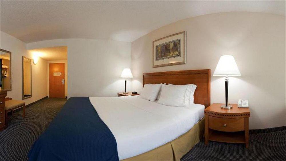 Holiday Inn Express Richmond-Brandermill-Hull Street By Ihg Extérieur photo