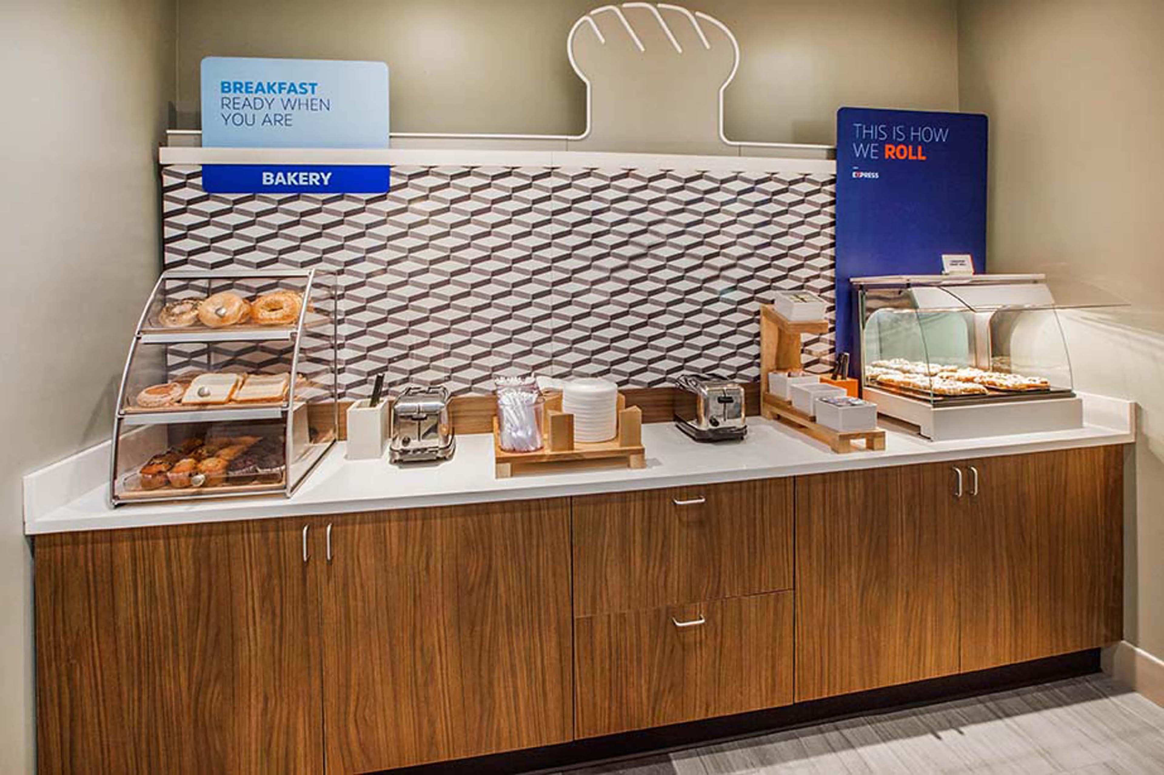 Holiday Inn Express Richmond-Brandermill-Hull Street By Ihg Extérieur photo